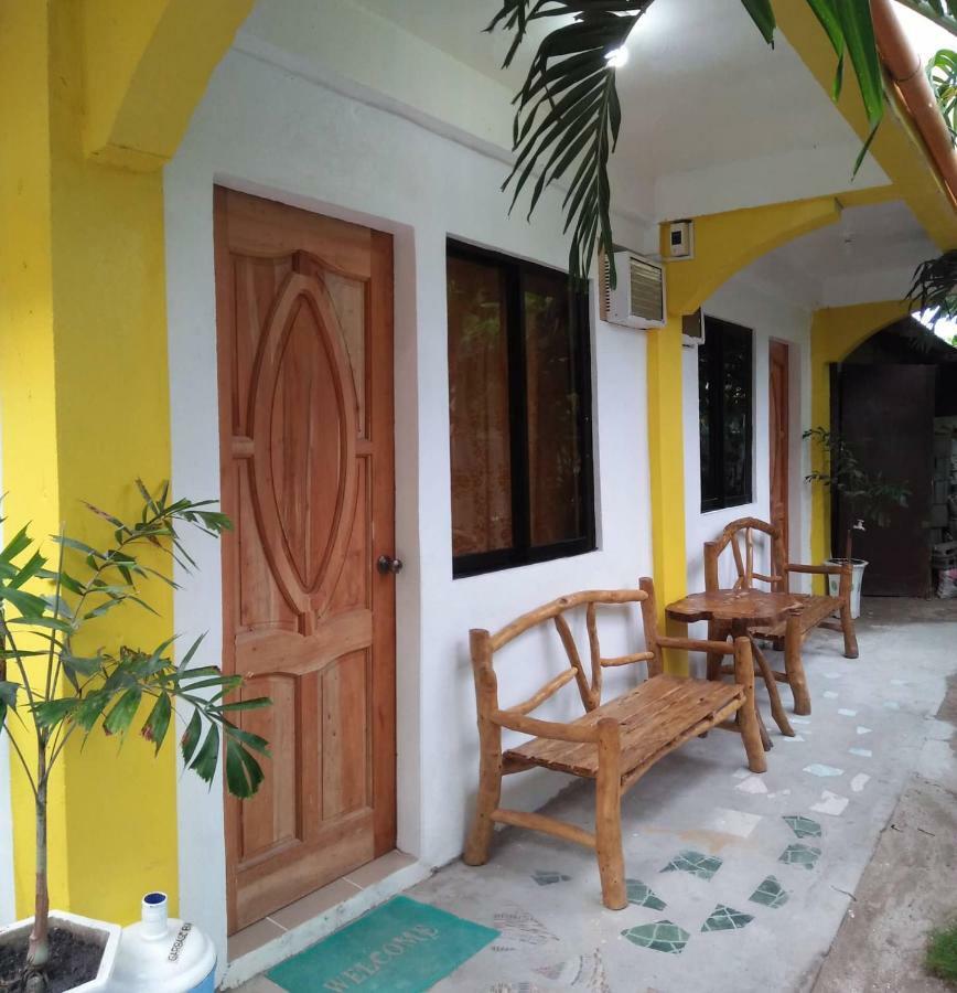 Guanna'S Place Room And Resto Bar Logon Exterior photo