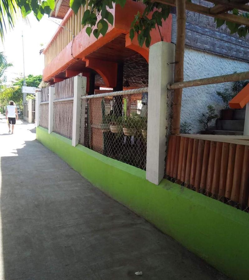 Guanna'S Place Room And Resto Bar Logon Exterior photo